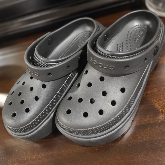 Platform Crocs - Picture 2 of 4